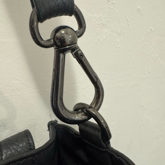 Lululemon Everyday Bucket Bag Crossbody - Picture 6 of 6